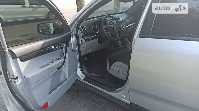 Позашляховик / Кросовер Kia Sorento 2011 в Києві