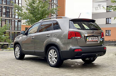 Позашляховик / Кросовер Kia Sorento 2011 в Івано-Франківську