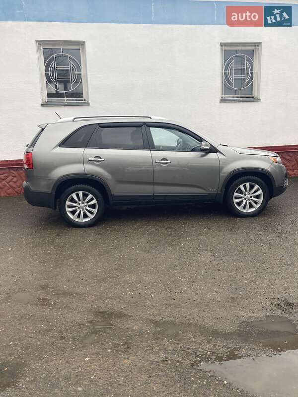 Внедорожник / Кроссовер Kia Sorento 2012 в Черновцах