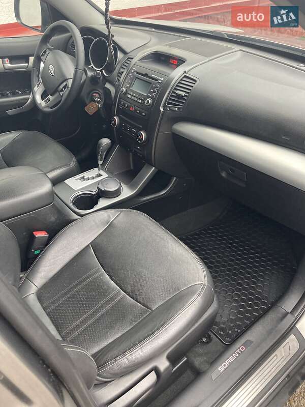 Внедорожник / Кроссовер Kia Sorento 2012 в Черновцах