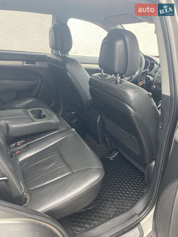 Внедорожник / Кроссовер Kia Sorento 2012 в Черновцах