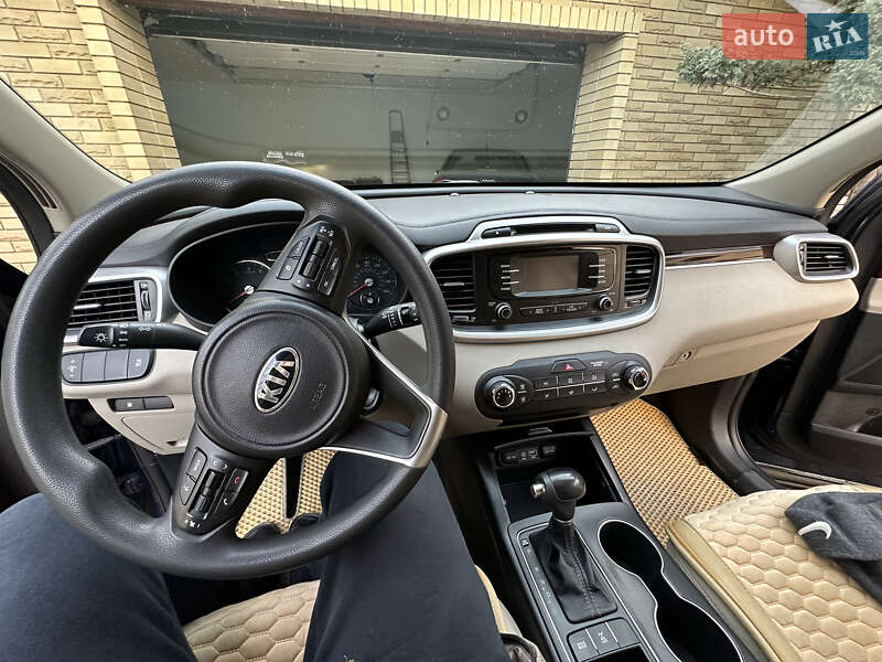Внедорожник / Кроссовер Kia Sorento 2016 в Кременчуге фото 5 Внедорожник / Кроссовер Kia Sorento 2016 в Кременчуге