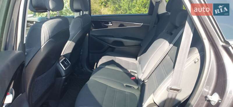 Позашляховик / Кросовер Kia Sorento 2015 в Ужгороді