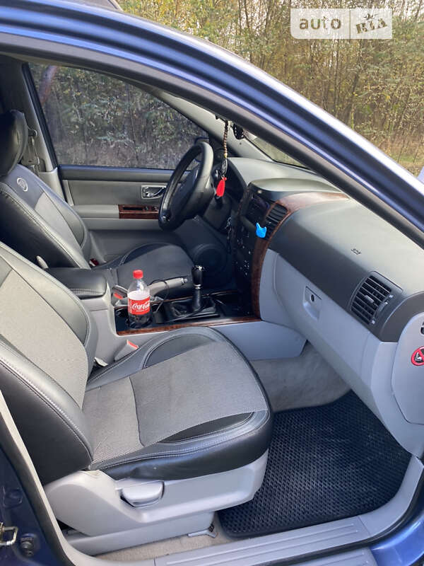 Внедорожник / Кроссовер Kia Sorento 2004 в Буске
