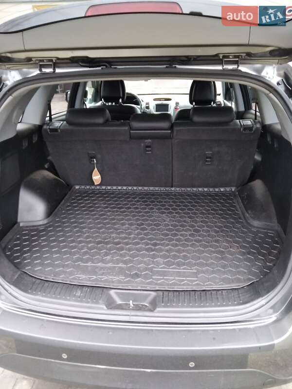 Позашляховик / Кросовер Kia Sorento 2013 в Харкові