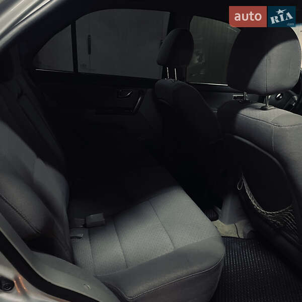 Позашляховик / Кросовер Kia Sorento 2004 в Чернівцях фото 9 Позашляховик / Кросовер Kia Sorento 2004 в Чернівцях