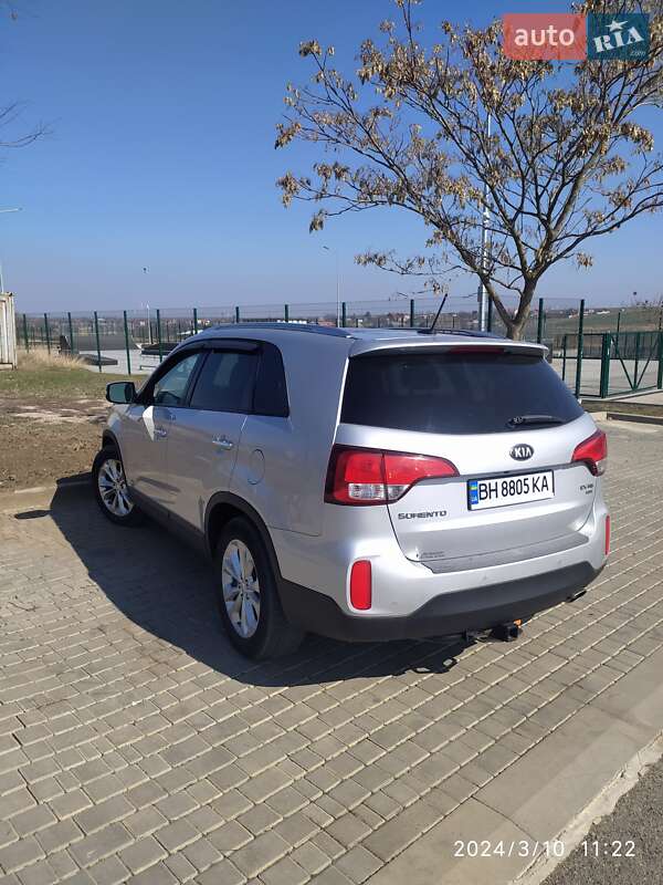 Позашляховик / Кросовер Kia Sorento 2013 в Южному
