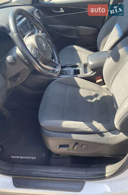 Позашляховик / Кросовер Kia Sorento 2015 в 