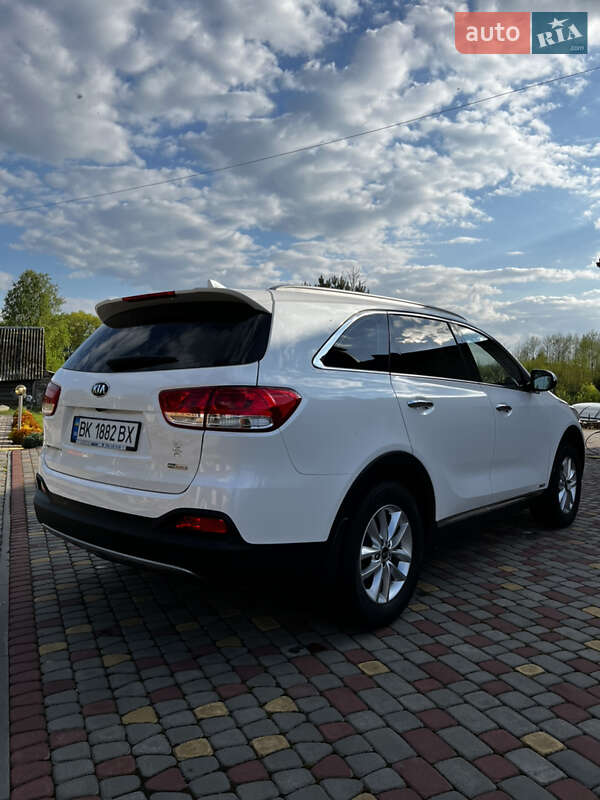 Позашляховик / Кросовер Kia Sorento 2016 в Вараші