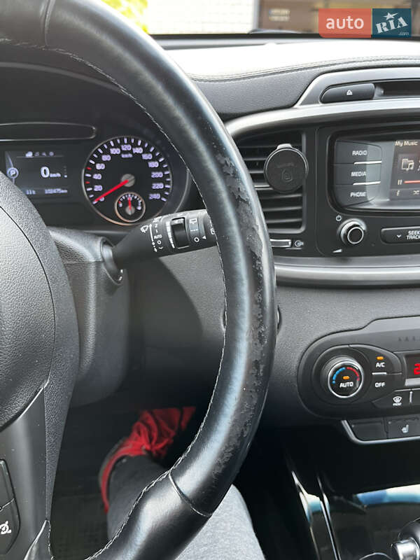 Позашляховик / Кросовер Kia Sorento 2016 в Вараші
