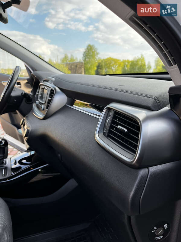 Позашляховик / Кросовер Kia Sorento 2016 в Вараші