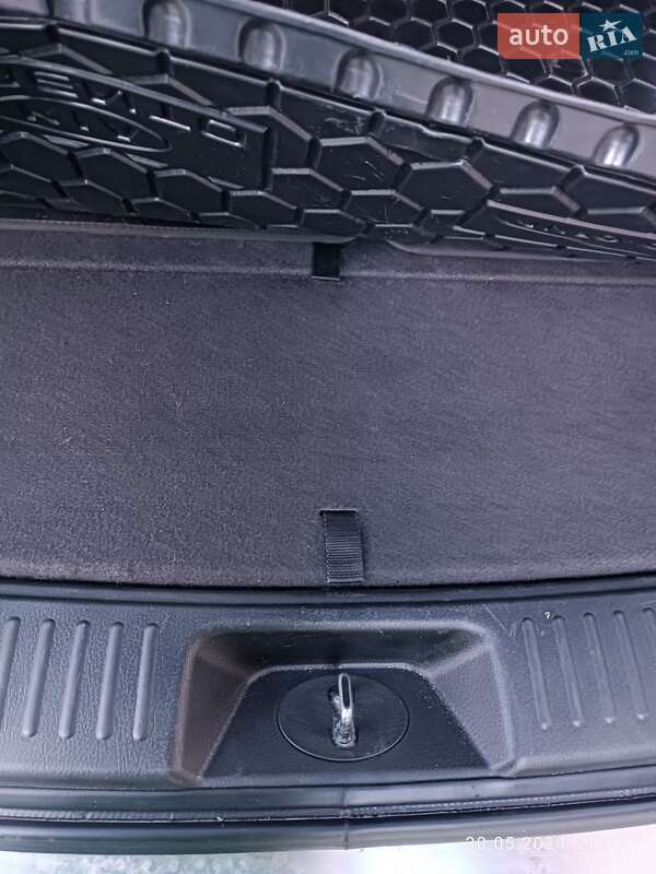 Позашляховик / Кросовер Kia Sorento 2014 в Полонному