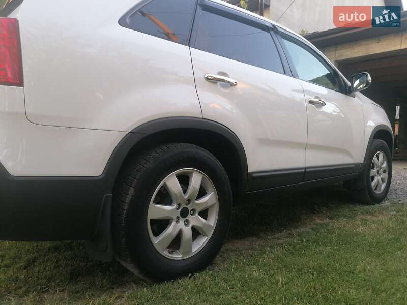 Внедорожник / Кроссовер Kia Sorento 2011 в Сторожинце