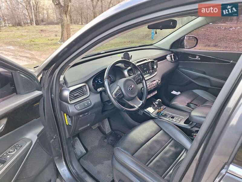 Позашляховик / Кросовер Kia Sorento 2015 в Кривому Розі