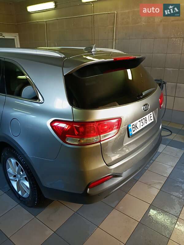 Позашляховик / Кросовер Kia Sorento 2016 в 
