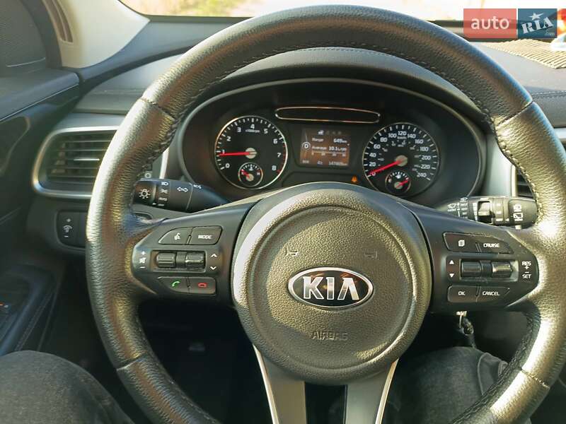 Внедорожник / Кроссовер Kia Sorento 2016 в Черняхове