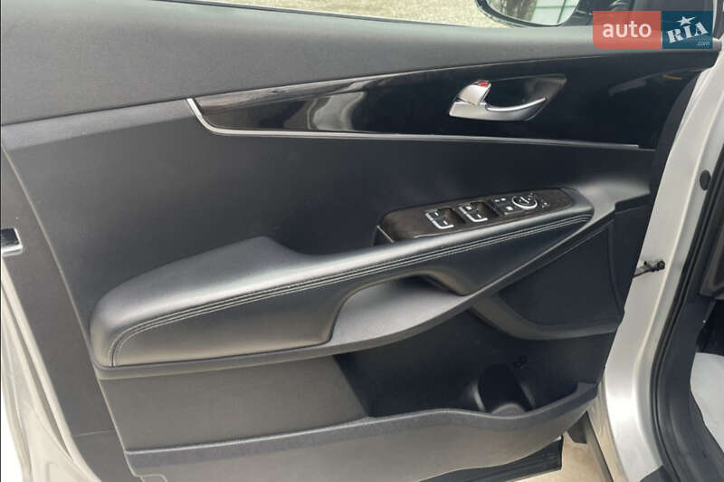 Позашляховик / Кросовер Kia Sorento 2017 в Івано-Франківську