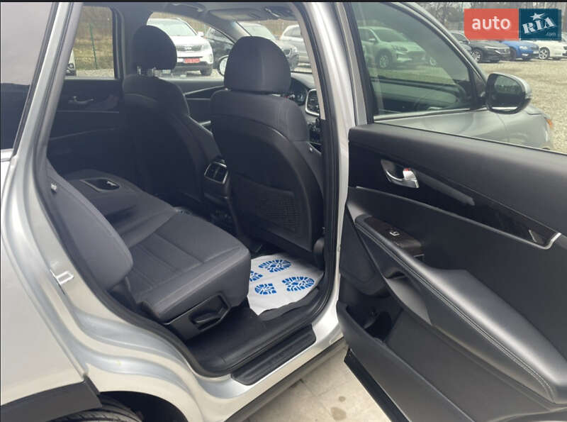 Позашляховик / Кросовер Kia Sorento 2017 в Івано-Франківську