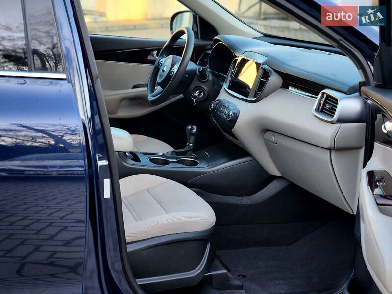 Внедорожник / Кроссовер Kia Sorento 2016 в Черновцах