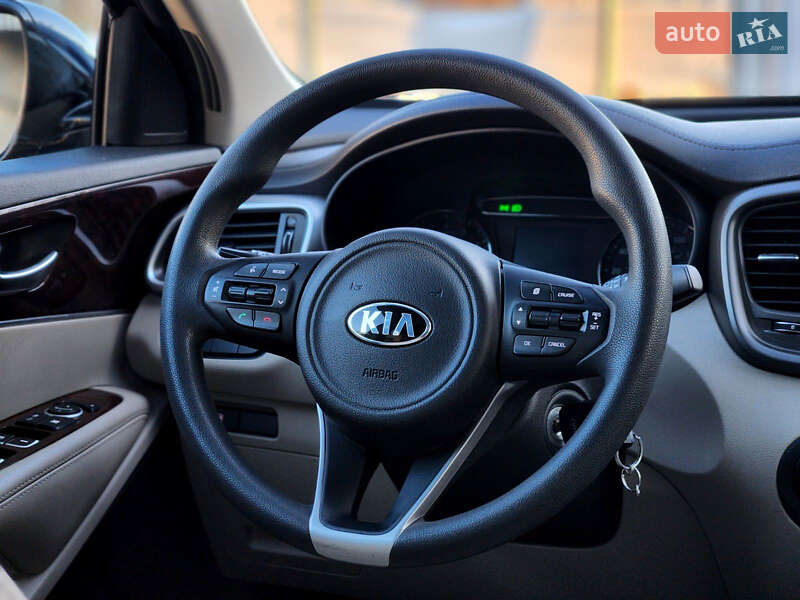 Внедорожник / Кроссовер Kia Sorento 2016 в Черновцах