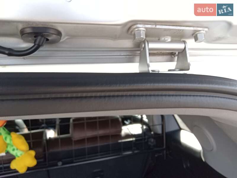 Позашляховик / Кросовер Kia Sorento 2013 в 