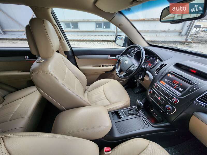 Позашляховик / Кросовер Kia Sorento 2015 в Івано-Франківську