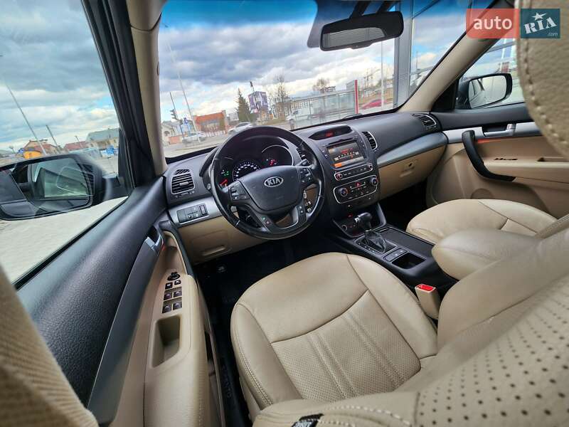 Позашляховик / Кросовер Kia Sorento 2015 в Івано-Франківську
