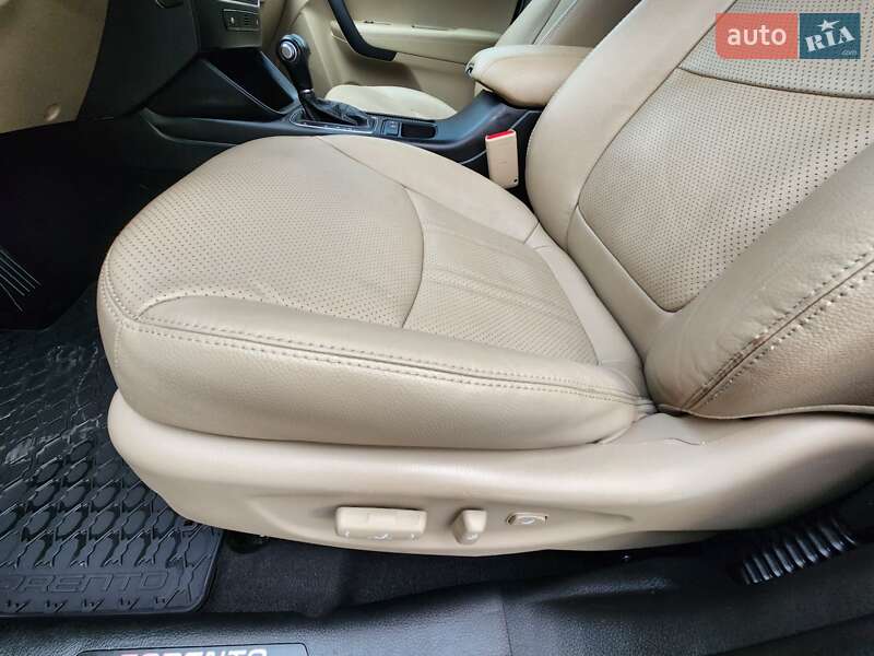 Позашляховик / Кросовер Kia Sorento 2015 в Івано-Франківську
