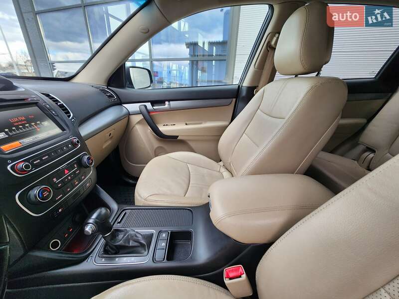 Позашляховик / Кросовер Kia Sorento 2015 в Івано-Франківську