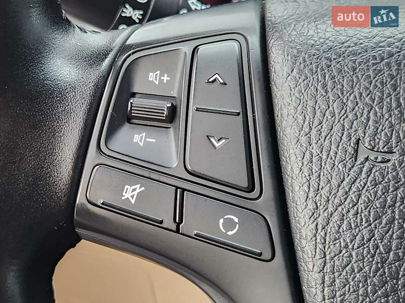 Позашляховик / Кросовер Kia Sorento 2015 в Івано-Франківську