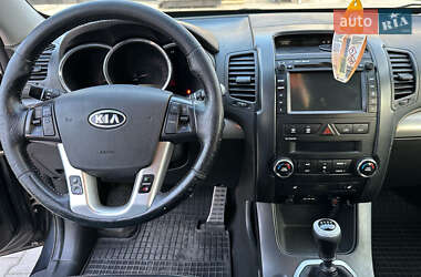 Позашляховик / Кросовер Kia Sorento 2012 в 