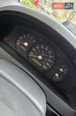 Внедорожник / Кроссовер Kia Sorento 2003 в 