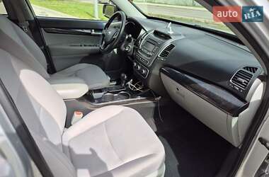 Позашляховик / Кросовер Kia Sorento 2013 в 