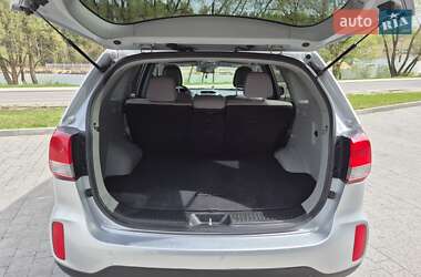 Позашляховик / Кросовер Kia Sorento 2013 в 