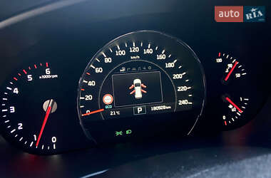 Позашляховик / Кросовер Kia Sorento 2015 в 