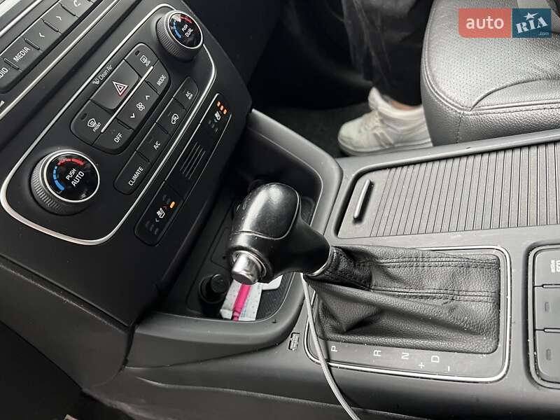 Внедорожник / Кроссовер Kia Sorento 2013 в Черновцах