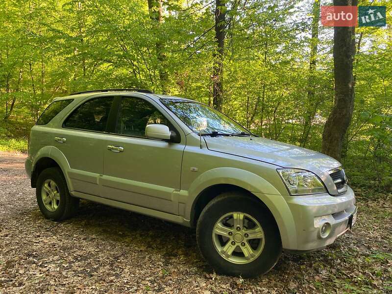 Позашляховик / Кросовер Kia Sorento 2005 в 