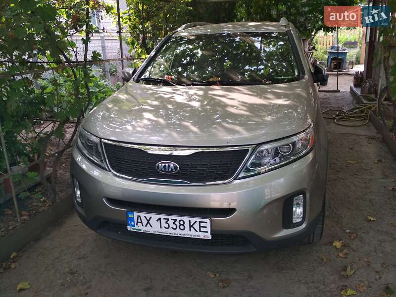 Позашляховик / Кросовер Kia Sorento 2013 в 