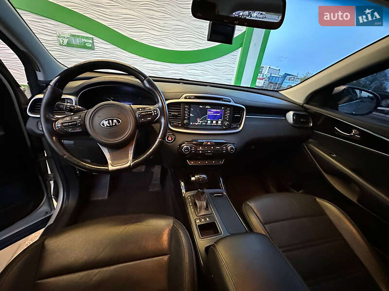 Внедорожник / Кроссовер Kia Sorento 2015 в Нововолынске