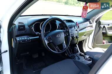 Позашляховик / Кросовер Kia Sorento 2010 в 