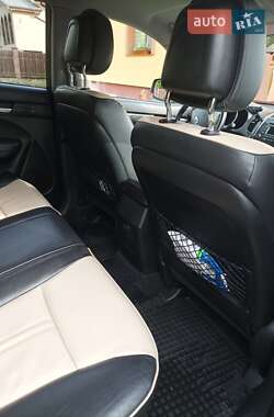 Позашляховик / Кросовер Kia Sorento 2010 в 