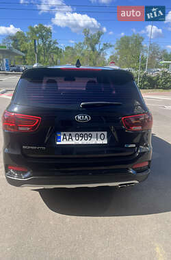 Позашляховик / Кросовер Kia Sorento 2018 в 