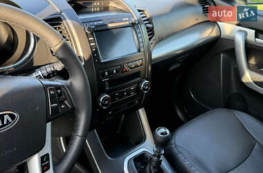 Позашляховик / Кросовер Kia Sorento 2012 в 