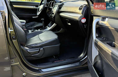 Позашляховик / Кросовер Kia Sorento 2012 в 