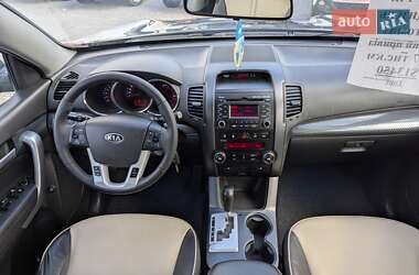 Позашляховик / Кросовер Kia Sorento 2011 в 