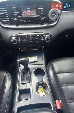 Позашляховик / Кросовер Kia Sorento 2015 в 
