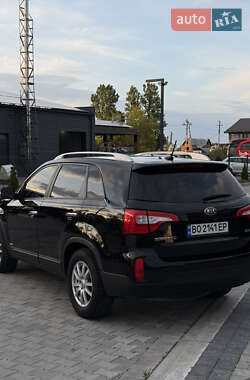 Позашляховик / Кросовер Kia Sorento 2012 в 
