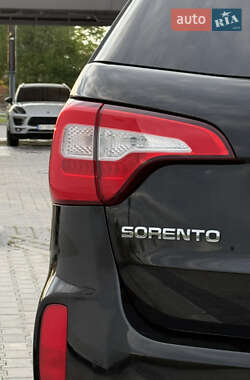Позашляховик / Кросовер Kia Sorento 2012 в 