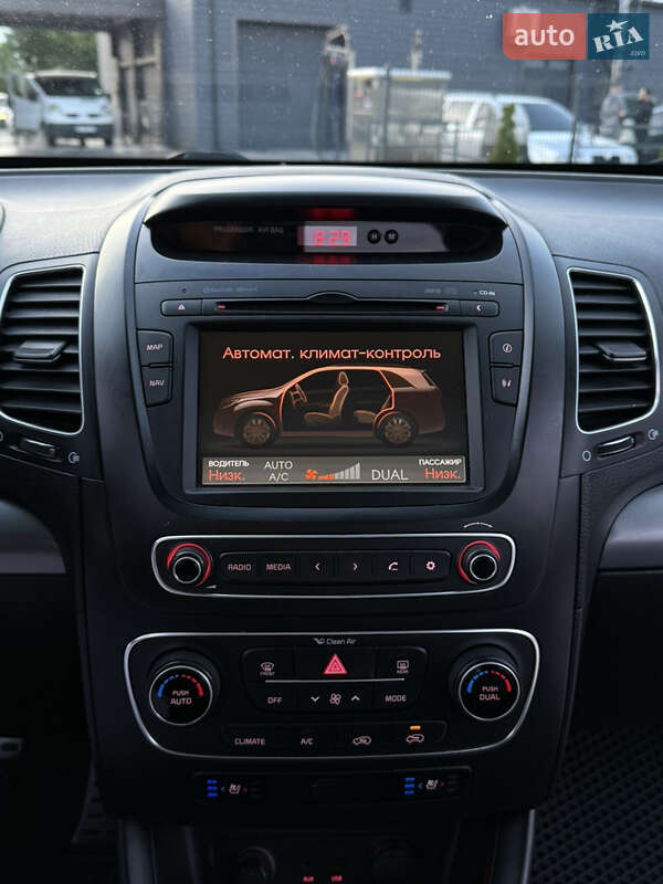 Позашляховик / Кросовер Kia Sorento 2012 в Івано-Франківську
