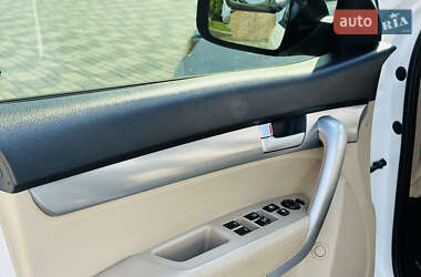 Позашляховик / Кросовер Kia Sorento 2011 в 